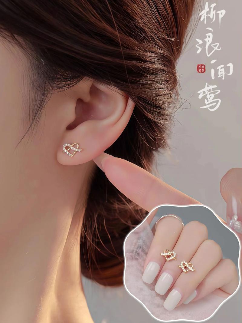 时尚饰品：引领潮流的无声语言